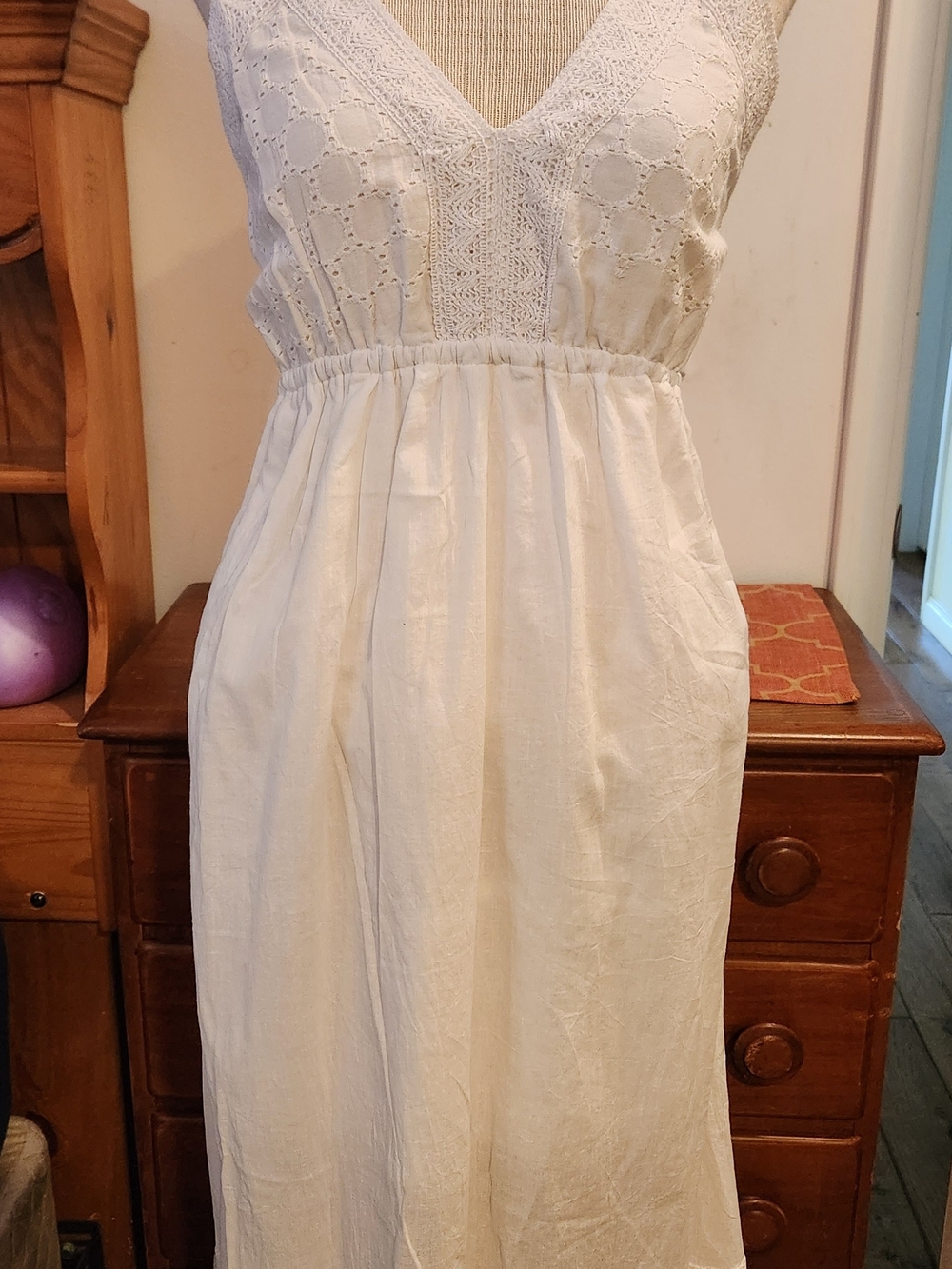 White Waves Lace V-Neck Women's Dress